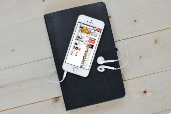 blog-iphone-6s-mock-up-template